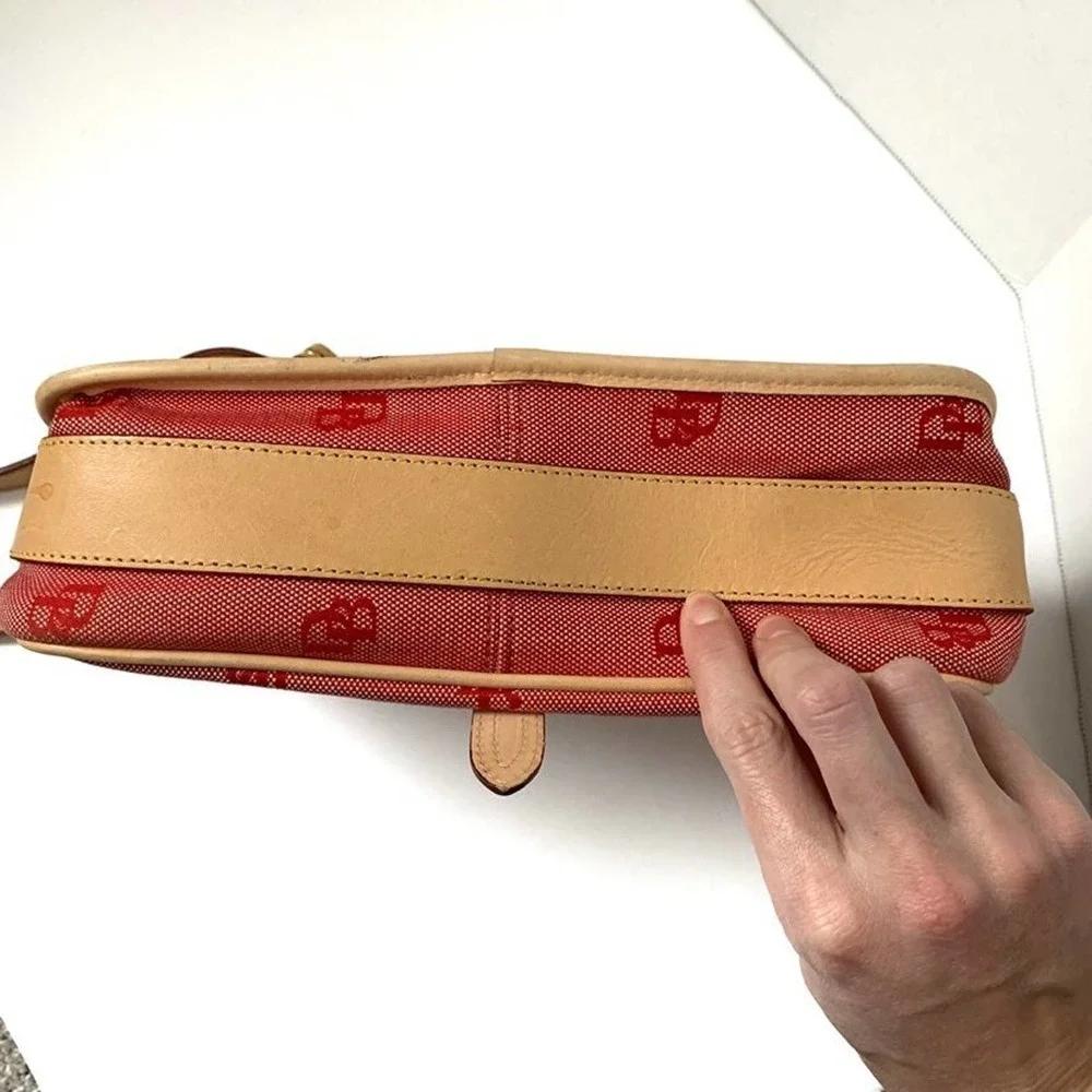 Dooney & Bourke like medium crossbody